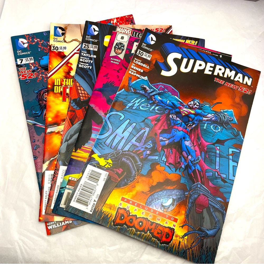 📚 NWT DC Superman, Black Bolt, and Batman Earth 2 Comic Books (5) from 2014